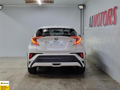 2017 Toyota C-HR - Thumbnail