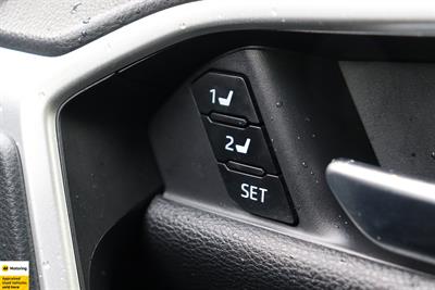 2019 Toyota RAV4 - Thumbnail