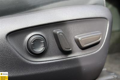 2019 Toyota RAV4 - Thumbnail