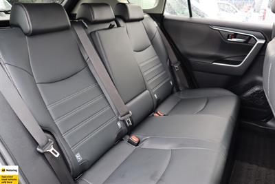 2019 Toyota RAV4 - Thumbnail