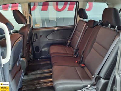 2020 Nissan Serena - Thumbnail