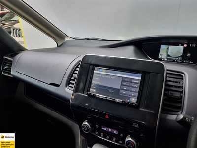 2020 Nissan Serena - Thumbnail