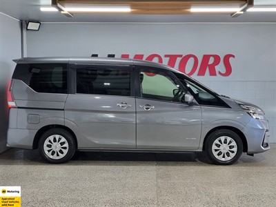 2020 Nissan Serena - Thumbnail