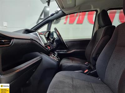 2014 Toyota Voxy - Thumbnail
