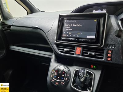 2014 Toyota Voxy - Thumbnail