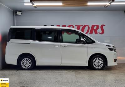 2014 Toyota Voxy - Thumbnail