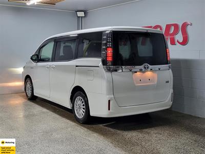 2014 Toyota Voxy - Thumbnail