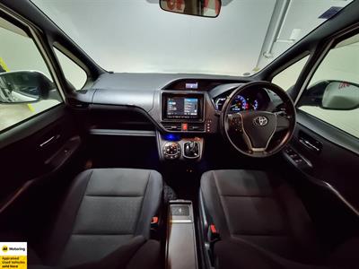 2014 Toyota Voxy - Thumbnail