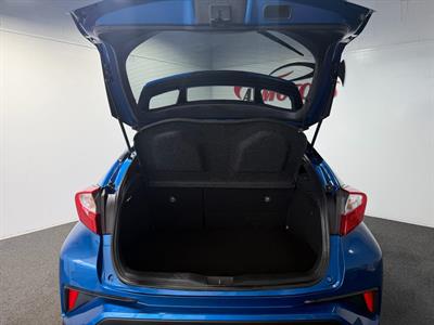 2017 Toyota C-HR - Thumbnail