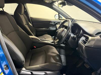 2017 Toyota C-HR - Thumbnail