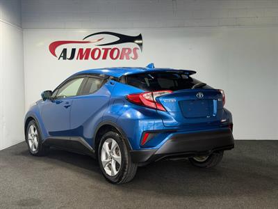 2017 Toyota C-HR - Thumbnail