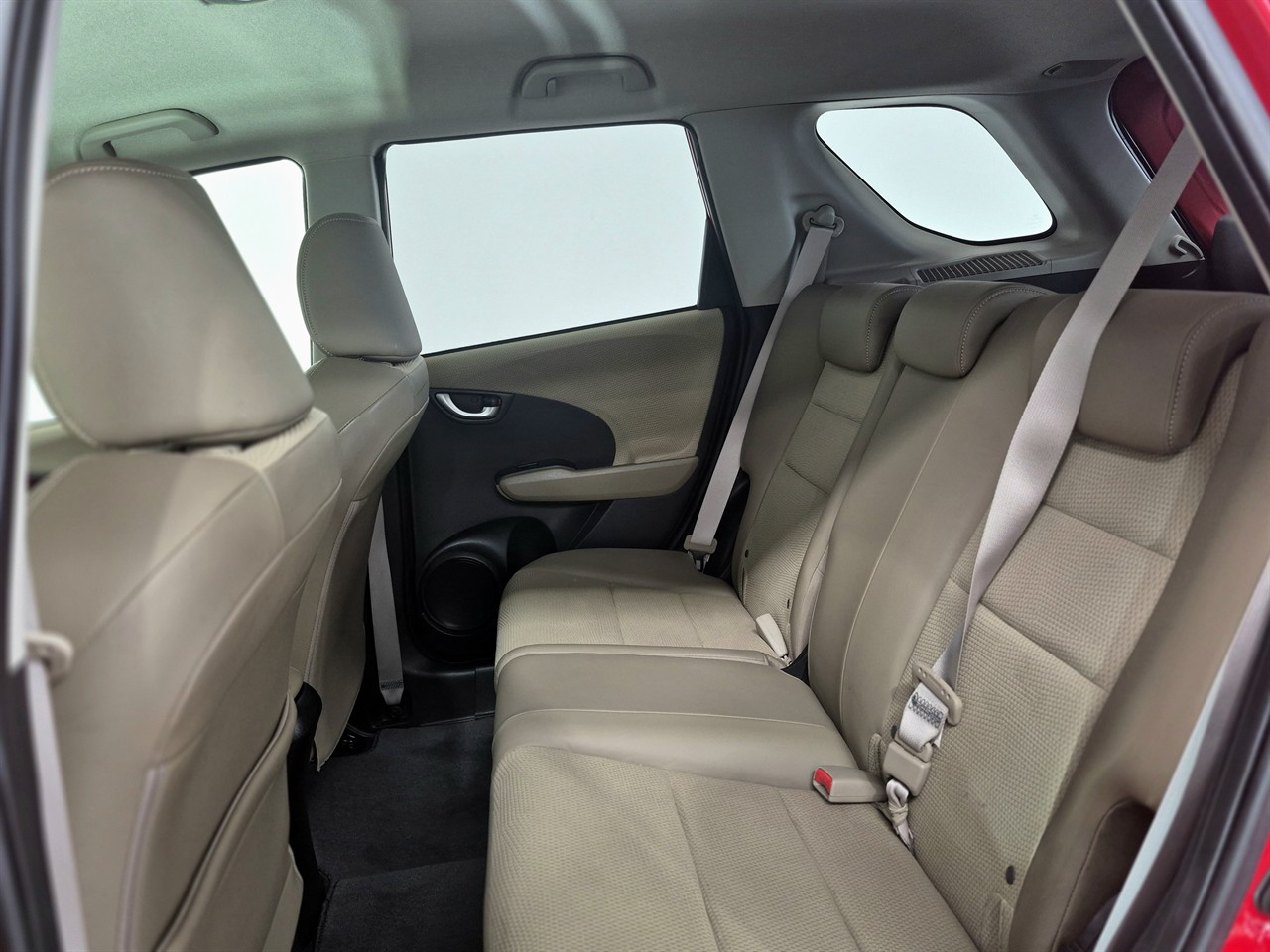 2012 Honda fit shuttle