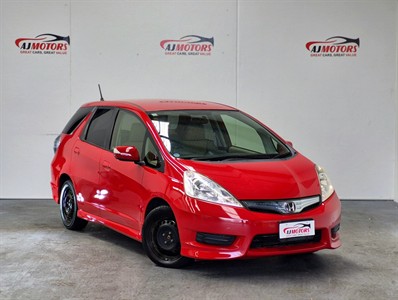 2012 Honda fit shuttle - Thumbnail