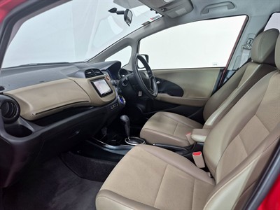 2012 Honda fit shuttle - Thumbnail