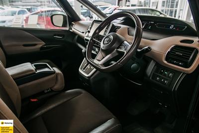 2016 Nissan Serena - Thumbnail