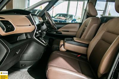 2016 Nissan Serena - Thumbnail