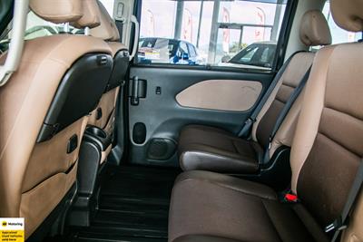 2016 Nissan Serena - Thumbnail