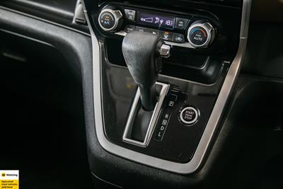 2016 Nissan Serena - Thumbnail