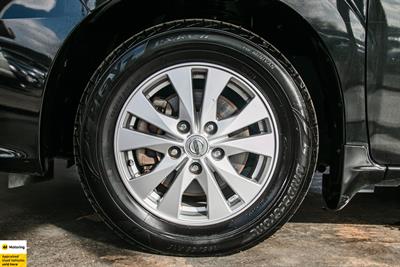 2016 Nissan Serena - Thumbnail