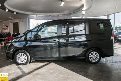 2016 Nissan Serena - Thumbnail