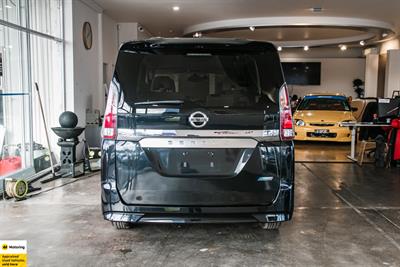 2016 Nissan Serena - Thumbnail