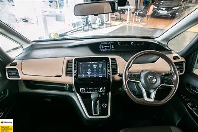 2016 Nissan Serena - Thumbnail