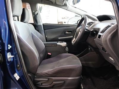 2012 Toyota Prius Alpha - Thumbnail