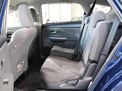 2012 Toyota Prius Alpha - Thumbnail