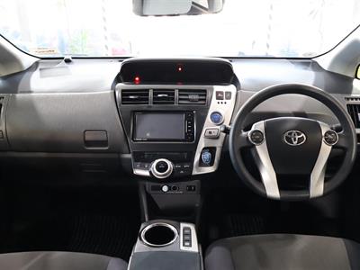 2012 Toyota Prius Alpha - Thumbnail