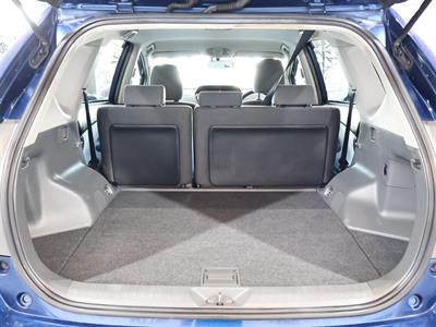 2012 Toyota Prius Alpha - Thumbnail