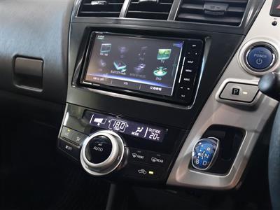 2012 Toyota Prius Alpha - Thumbnail