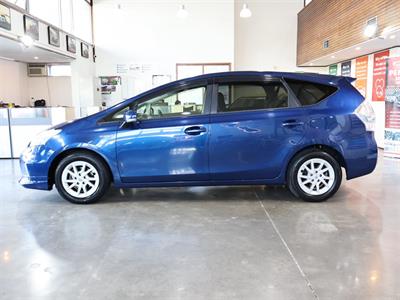 2012 Toyota Prius Alpha - Thumbnail