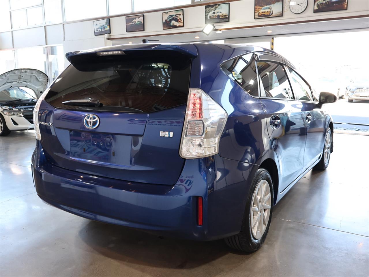 2012 Toyota Prius Alpha