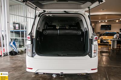 2012 Nissan Elgrand - Thumbnail