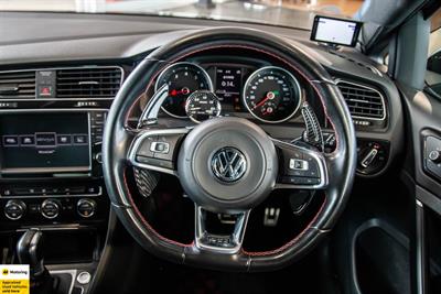 2017 Volkswagen Golf - Thumbnail