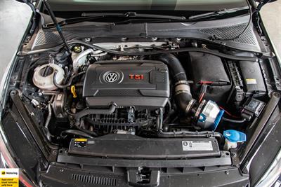 2017 Volkswagen Golf - Thumbnail