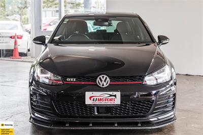 2017 Volkswagen Golf - Thumbnail
