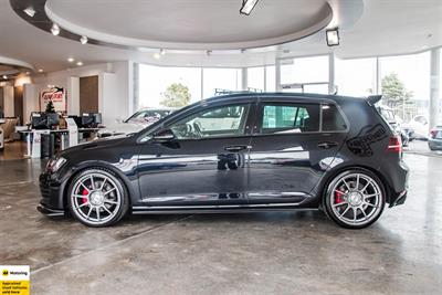 2017 Volkswagen Golf - Thumbnail