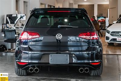 2017 Volkswagen Golf - Thumbnail