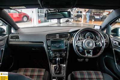 2017 Volkswagen Golf - Thumbnail