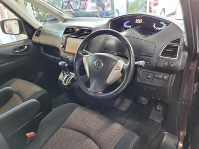 2015 Nissan Serena - Thumbnail