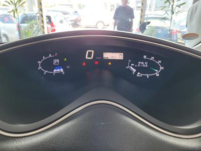 2015 Nissan Serena - Thumbnail