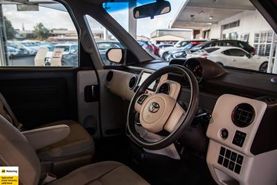 2015 Toyota Porte - Thumbnail
