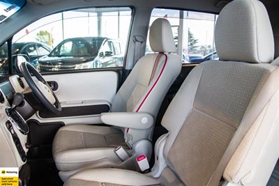 2015 Toyota Porte - Thumbnail