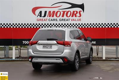 2021 Mitsubishi Outlander - Thumbnail