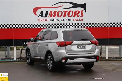 2021 Mitsubishi Outlander - Thumbnail