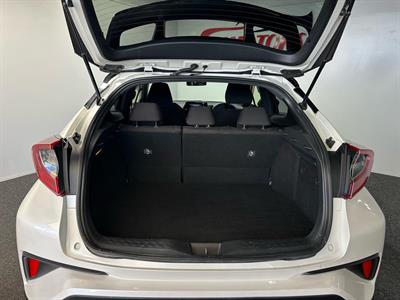 2018 Toyota C-HR - Thumbnail