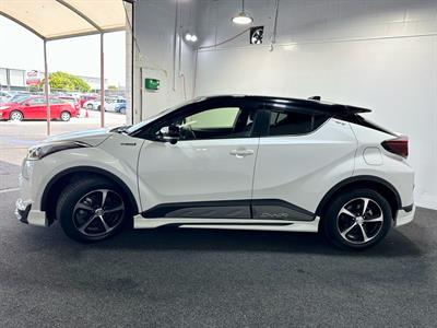 2018 Toyota C-HR - Thumbnail
