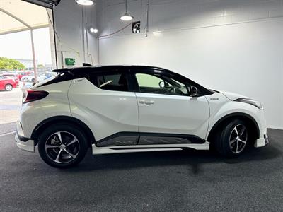 2018 Toyota C-HR - Thumbnail