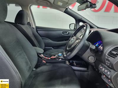 2016 Nissan Leaf - Thumbnail